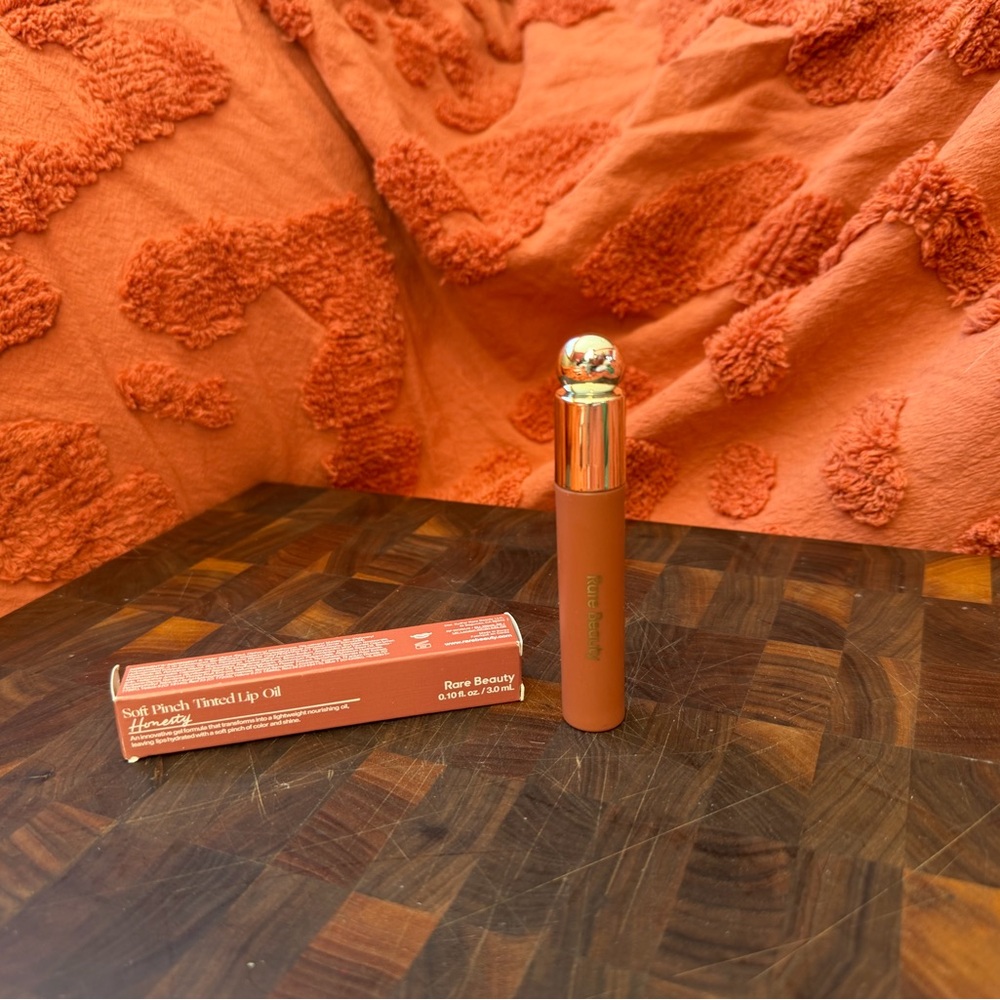 Rare Beauty lip oil in Honesty